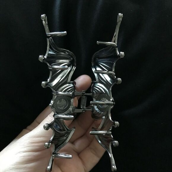 Goth Vampire Bat Wing Hair Clip Red Stone accent, Engraved detaili… - Picture 2 of 3